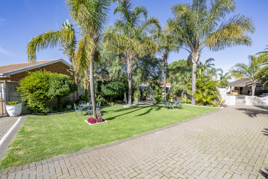 8 Bedroom Property for Sale in Brackenfell South Western Cape